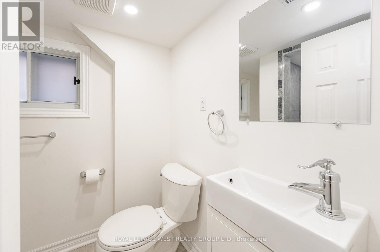 905 Islington Avenue, Toronto, Ontario  M8Z 4P1 - Photo 29 - W12126813