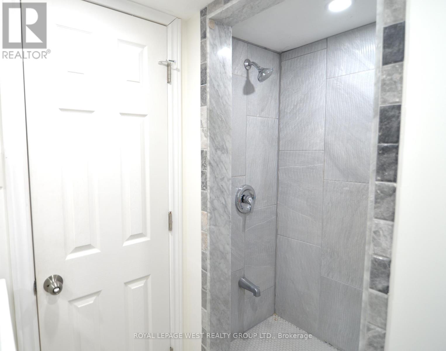 905 Islington Avenue, Toronto, Ontario  M8Z 4P1 - Photo 30 - W12126813