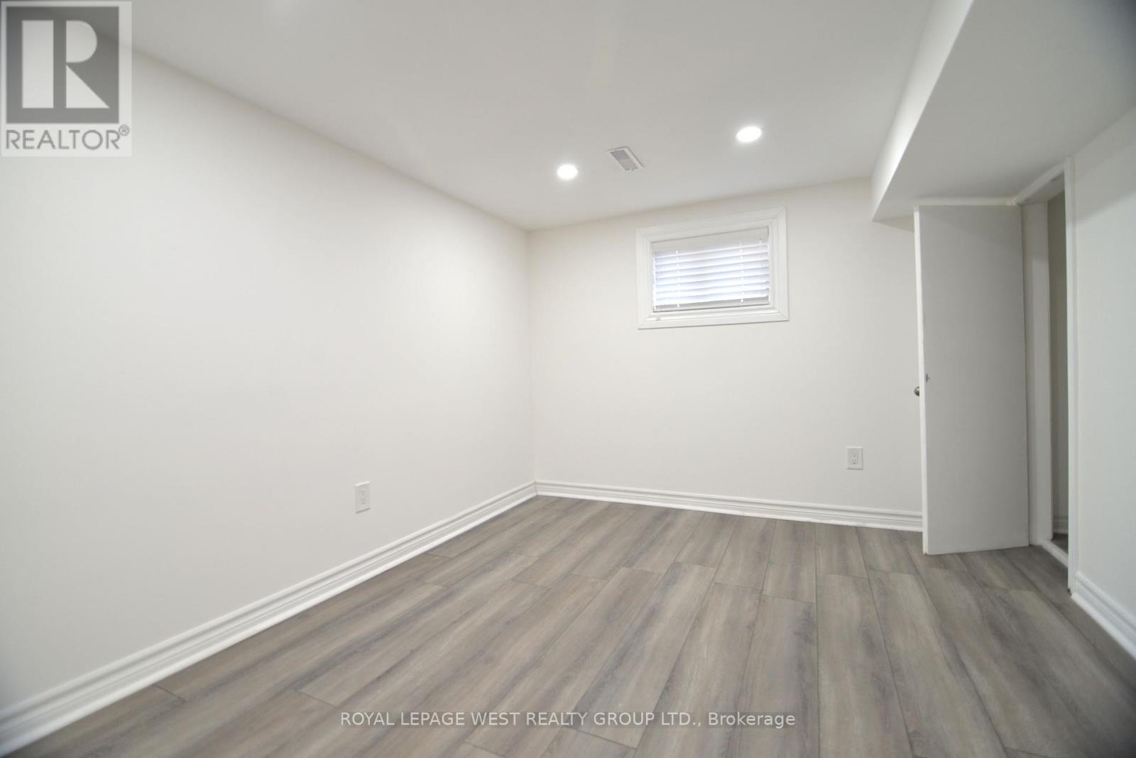 905 Islington Avenue, Toronto, Ontario  M8Z 4P1 - Photo 32 - W12126813