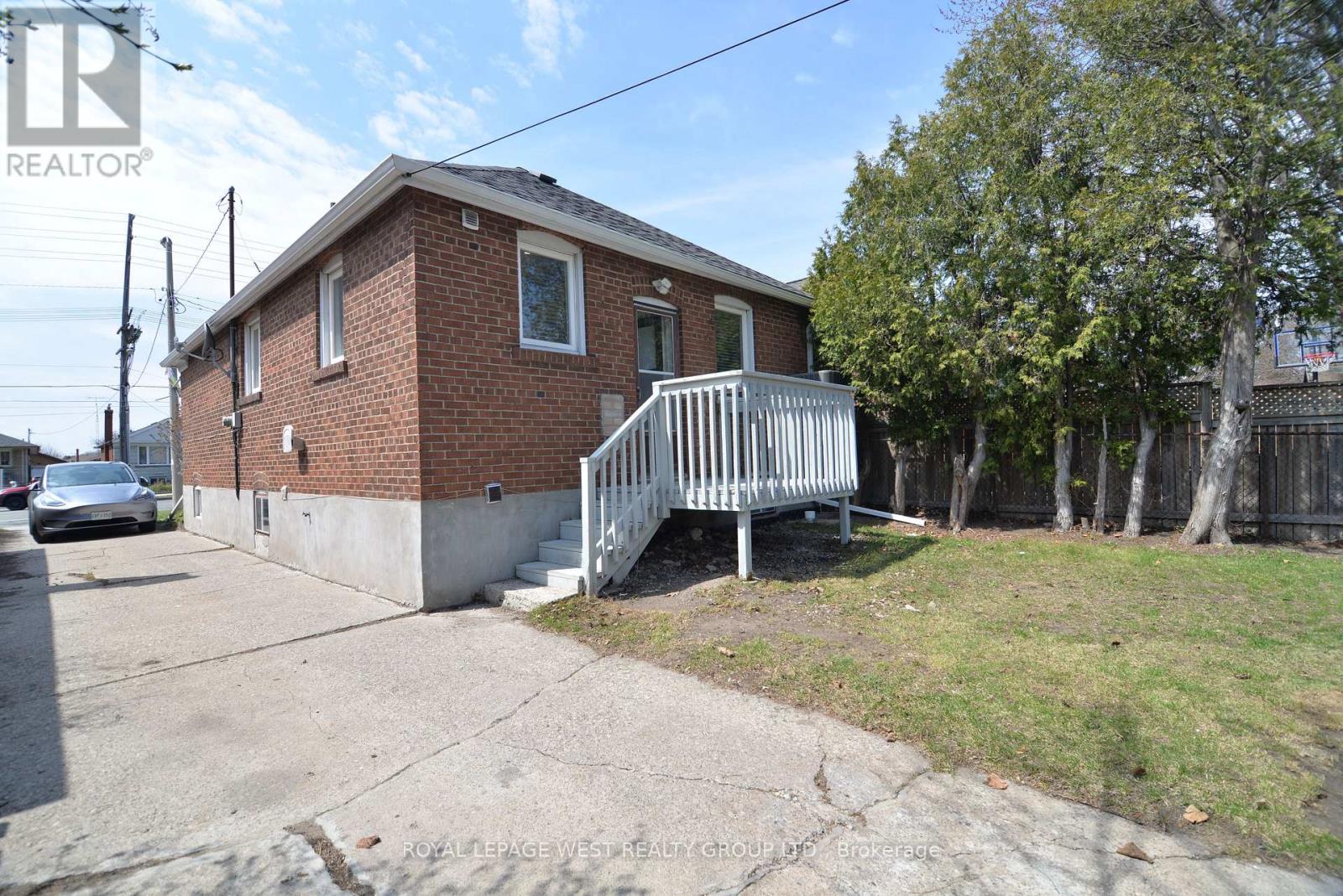 905 Islington Avenue, Toronto, Ontario  M8Z 4P1 - Photo 37 - W12126813