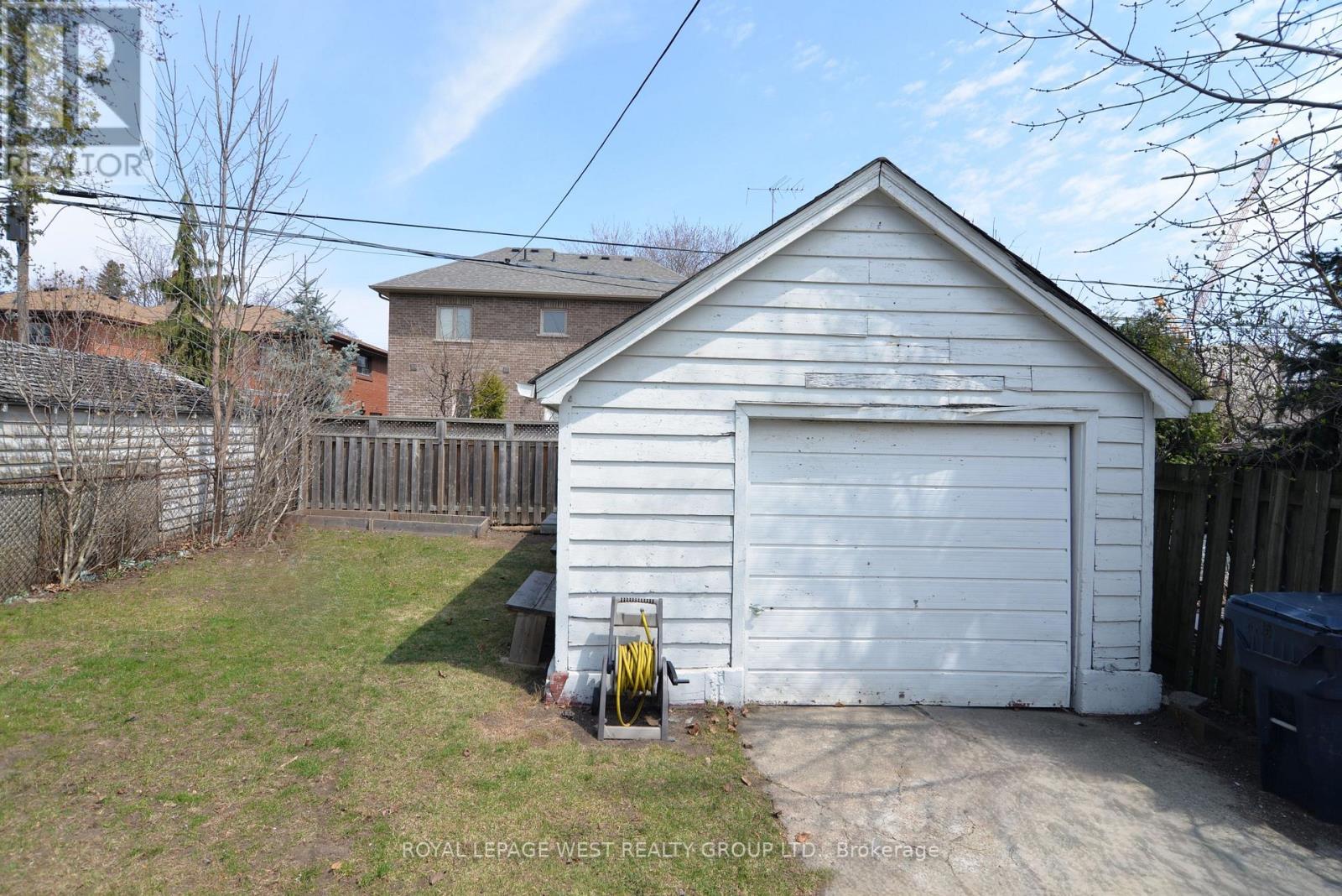 905 Islington Avenue, Toronto, Ontario  M8Z 4P1 - Photo 39 - W12126813