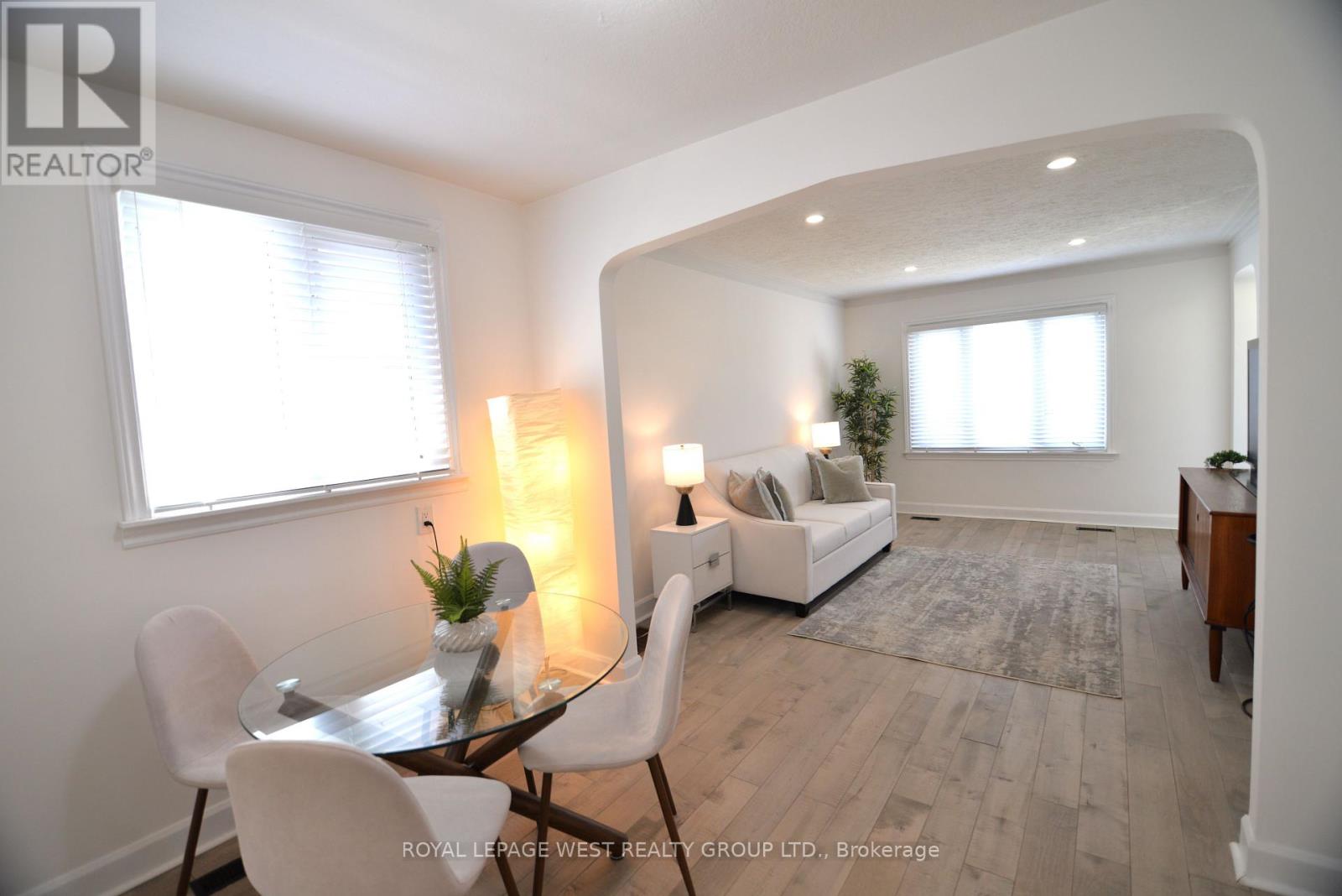 905 Islington Avenue, Toronto, Ontario  M8Z 4P1 - Photo 6 - W12126813