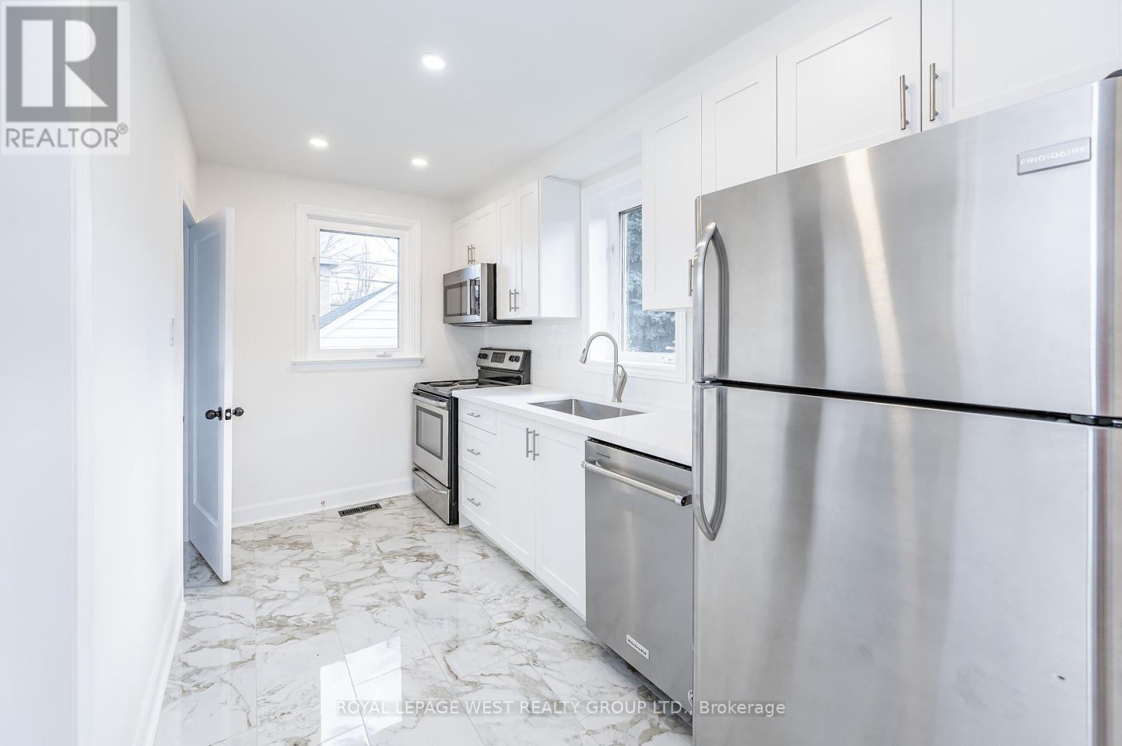 905 Islington Avenue, Toronto, Ontario  M8Z 4P1 - Photo 8 - W12126813