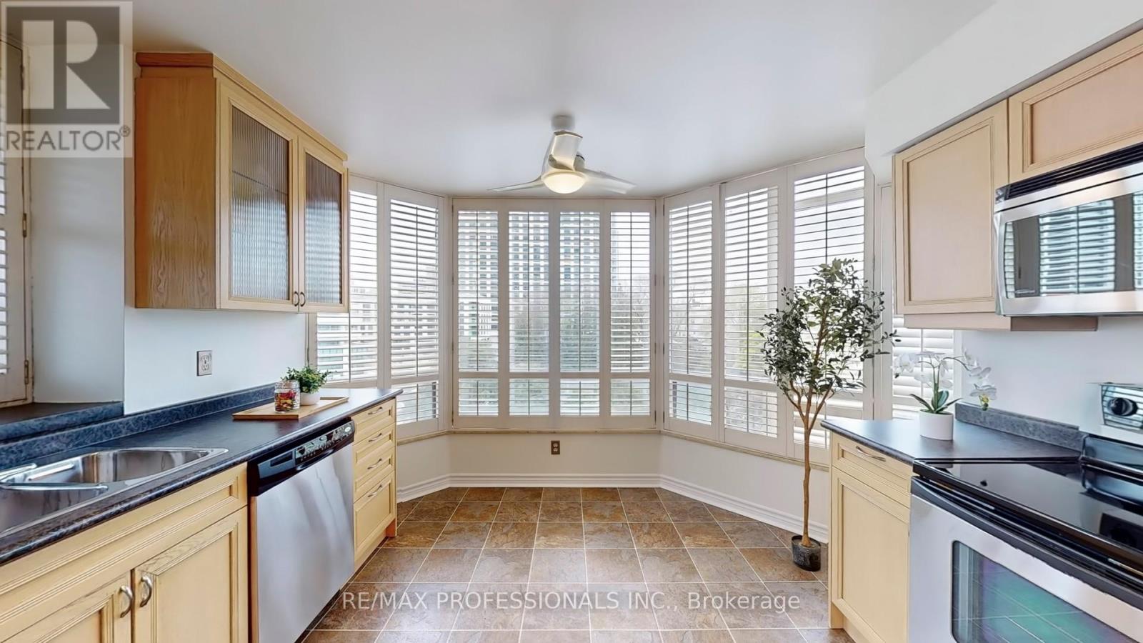 408 - 1300 Islington Avenue, Toronto, Ontario  M9A 5C4 - Photo 12 - W12126840