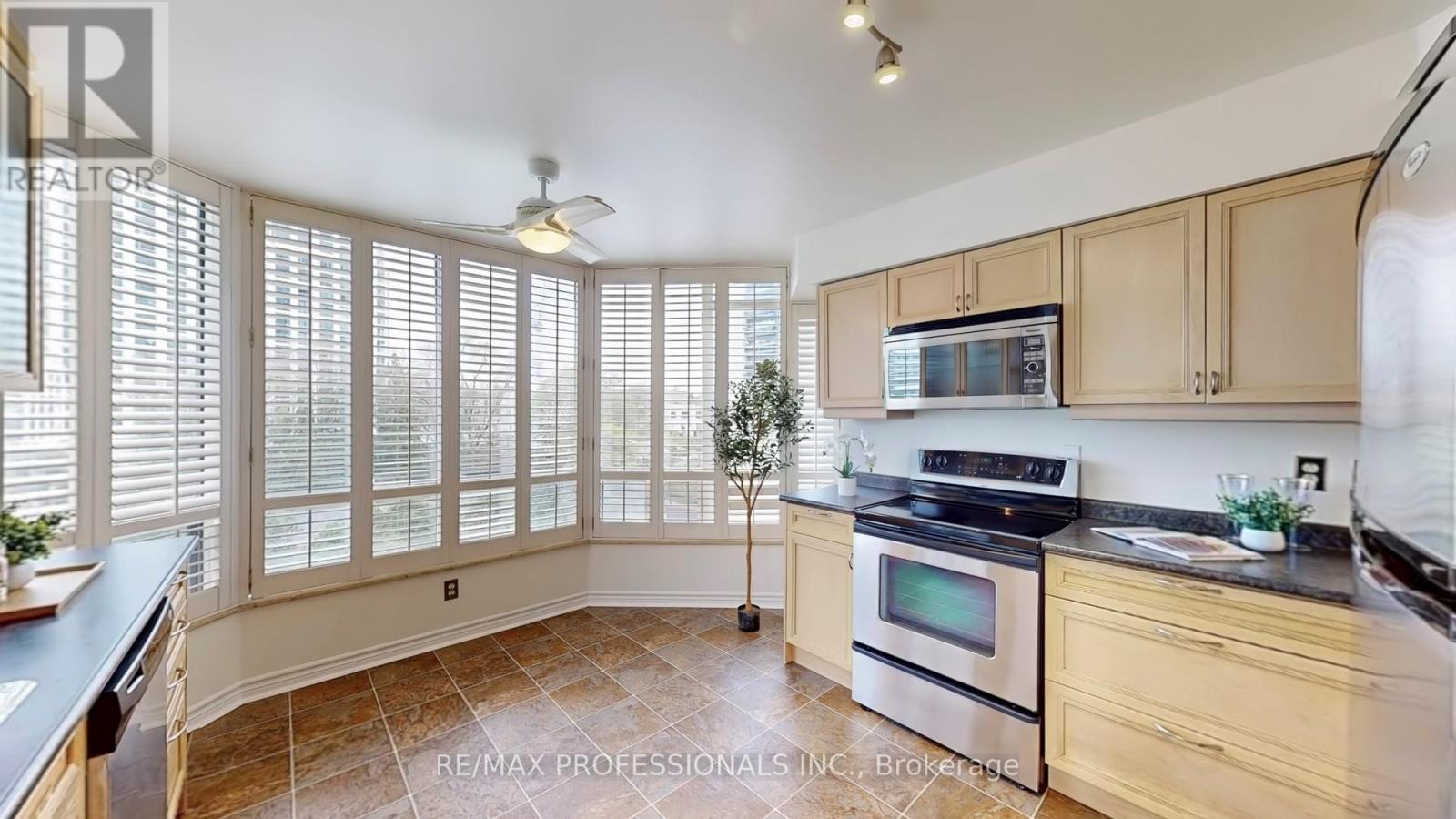 408 - 1300 Islington Avenue, Toronto, Ontario  M9A 5C4 - Photo 13 - W12126840