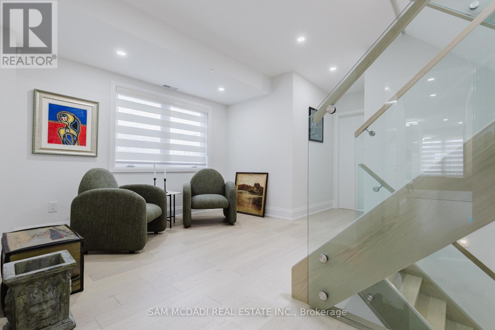 11a Maple Avenue N, Mississauga, Ontario  L5H 2R9 - Photo 16 - W12126851