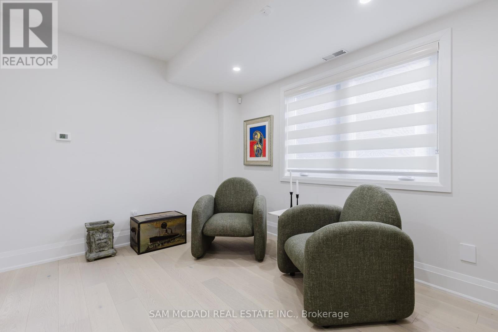 11a Maple Avenue N, Mississauga, Ontario  L5H 2R9 - Photo 17 - W12126851