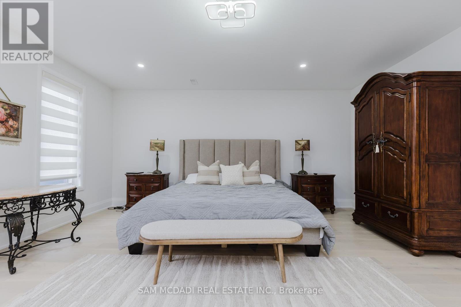 11a Maple Avenue N, Mississauga, Ontario  L5H 2R9 - Photo 19 - W12126851