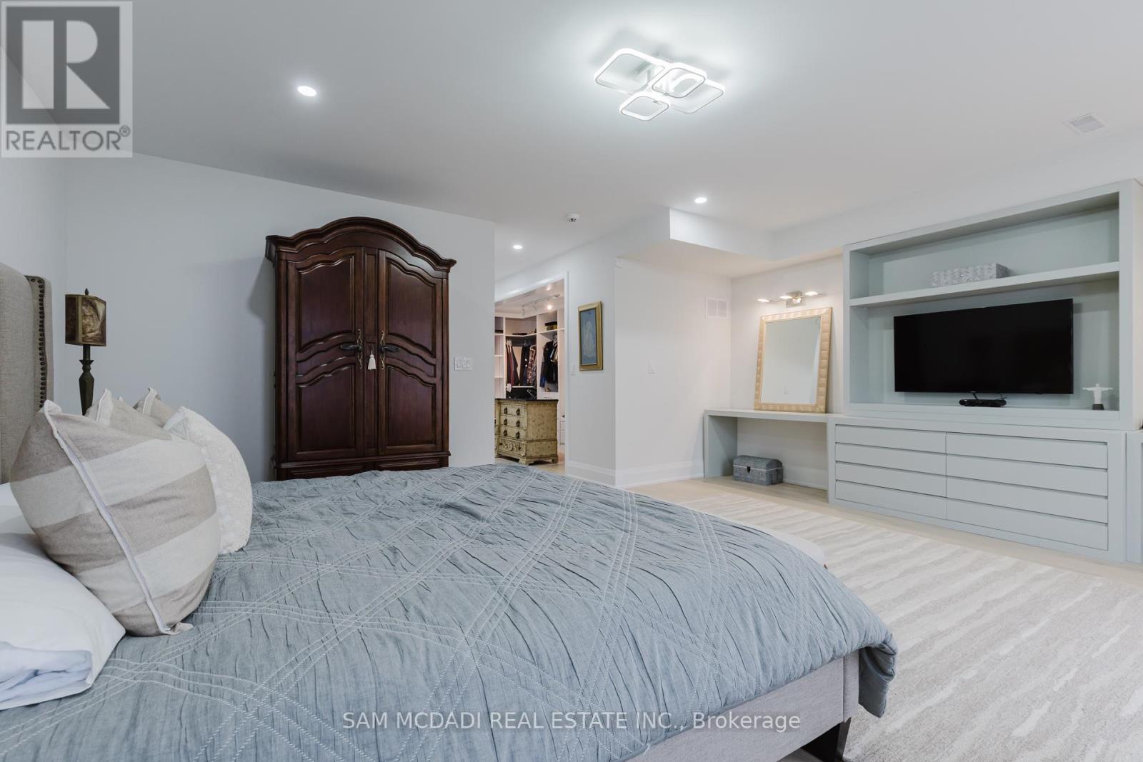 11a Maple Avenue N, Mississauga, Ontario  L5H 2R9 - Photo 20 - W12126851