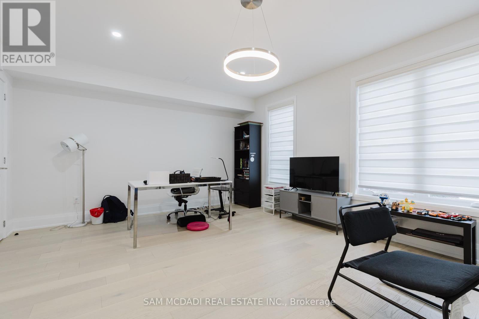 11a Maple Avenue N, Mississauga, Ontario  L5H 2R9 - Photo 25 - W12126851