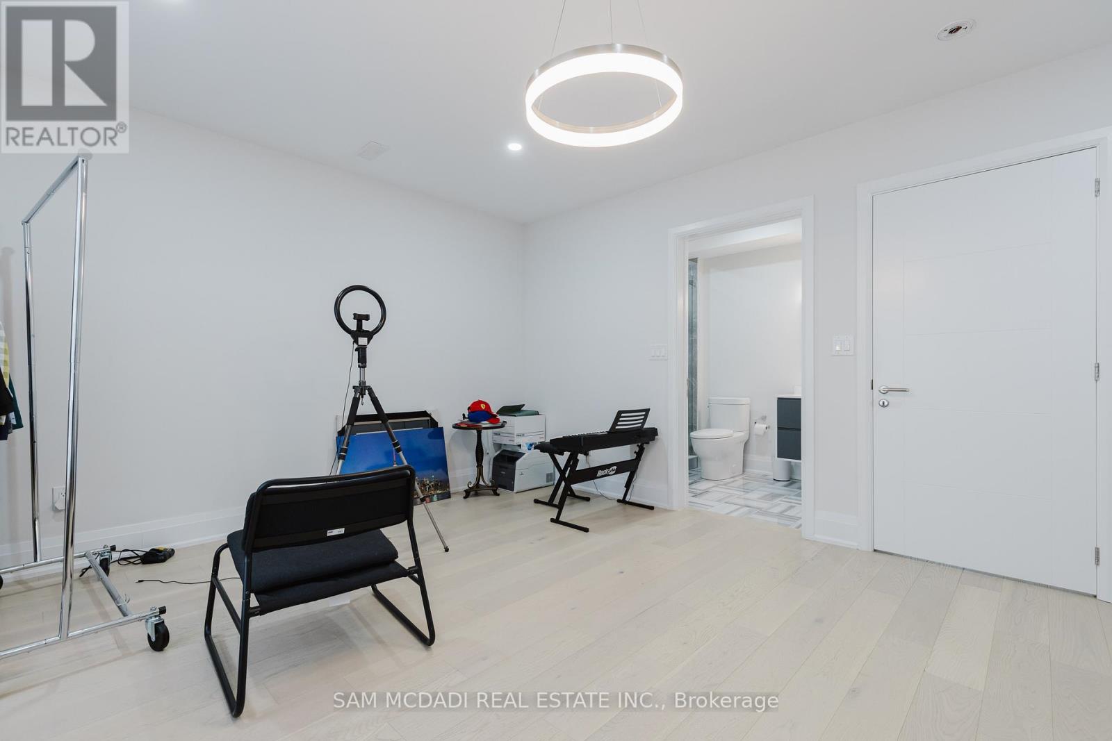 11a Maple Avenue N, Mississauga, Ontario  L5H 2R9 - Photo 26 - W12126851