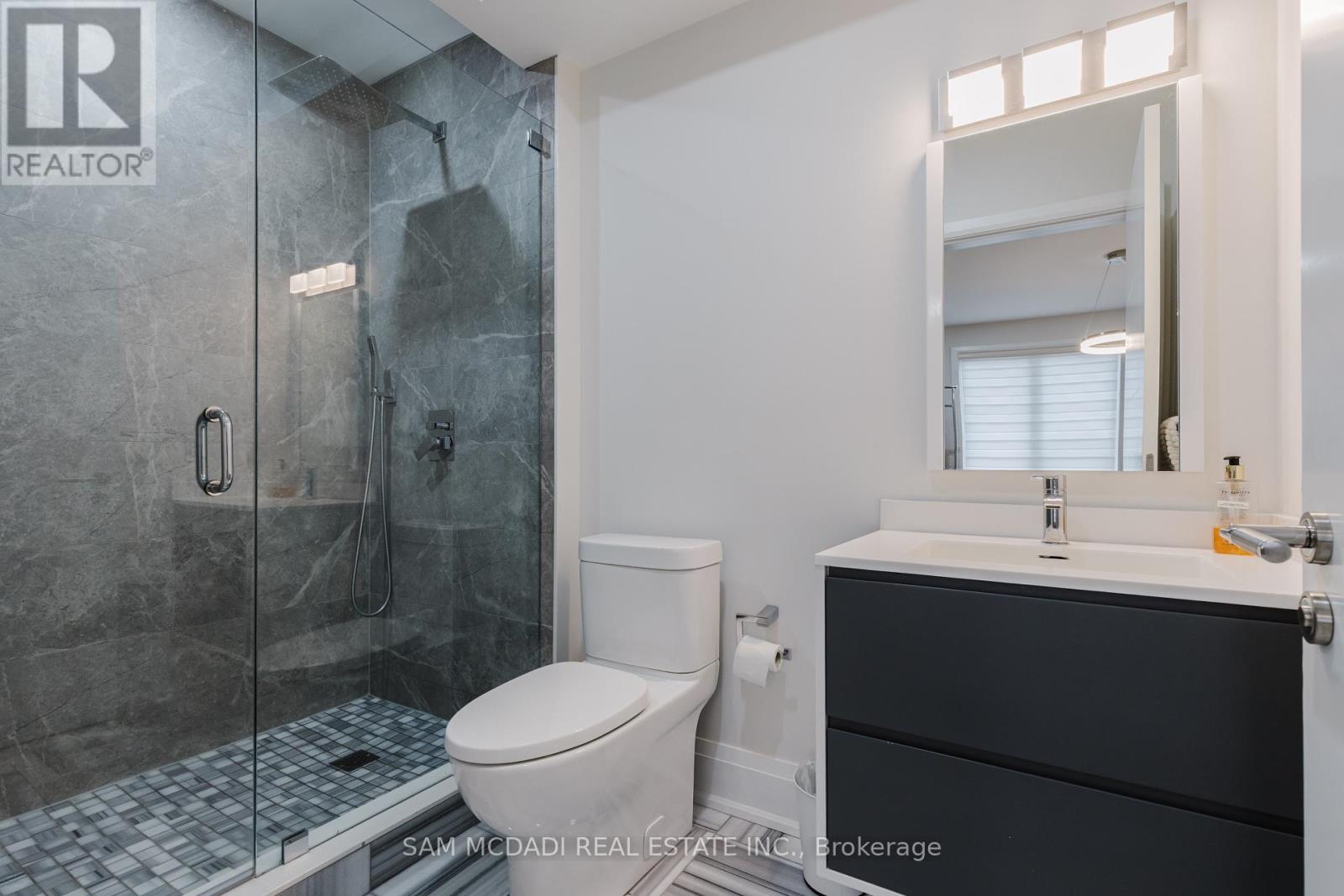 11a Maple Avenue N, Mississauga, Ontario  L5H 2R9 - Photo 27 - W12126851