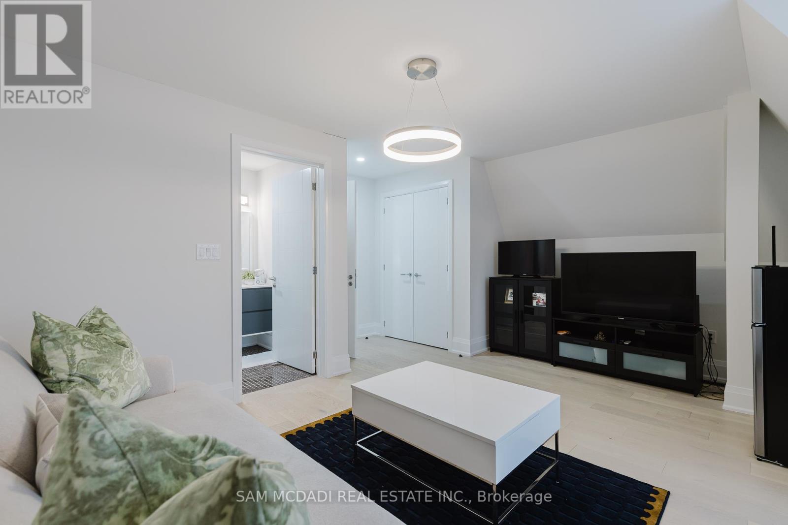 11a Maple Avenue N, Mississauga, Ontario  L5H 2R9 - Photo 31 - W12126851