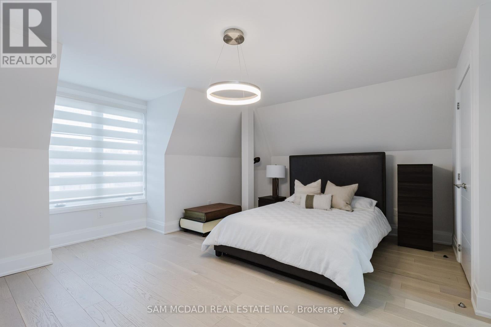11a Maple Avenue N, Mississauga, Ontario  L5H 2R9 - Photo 32 - W12126851