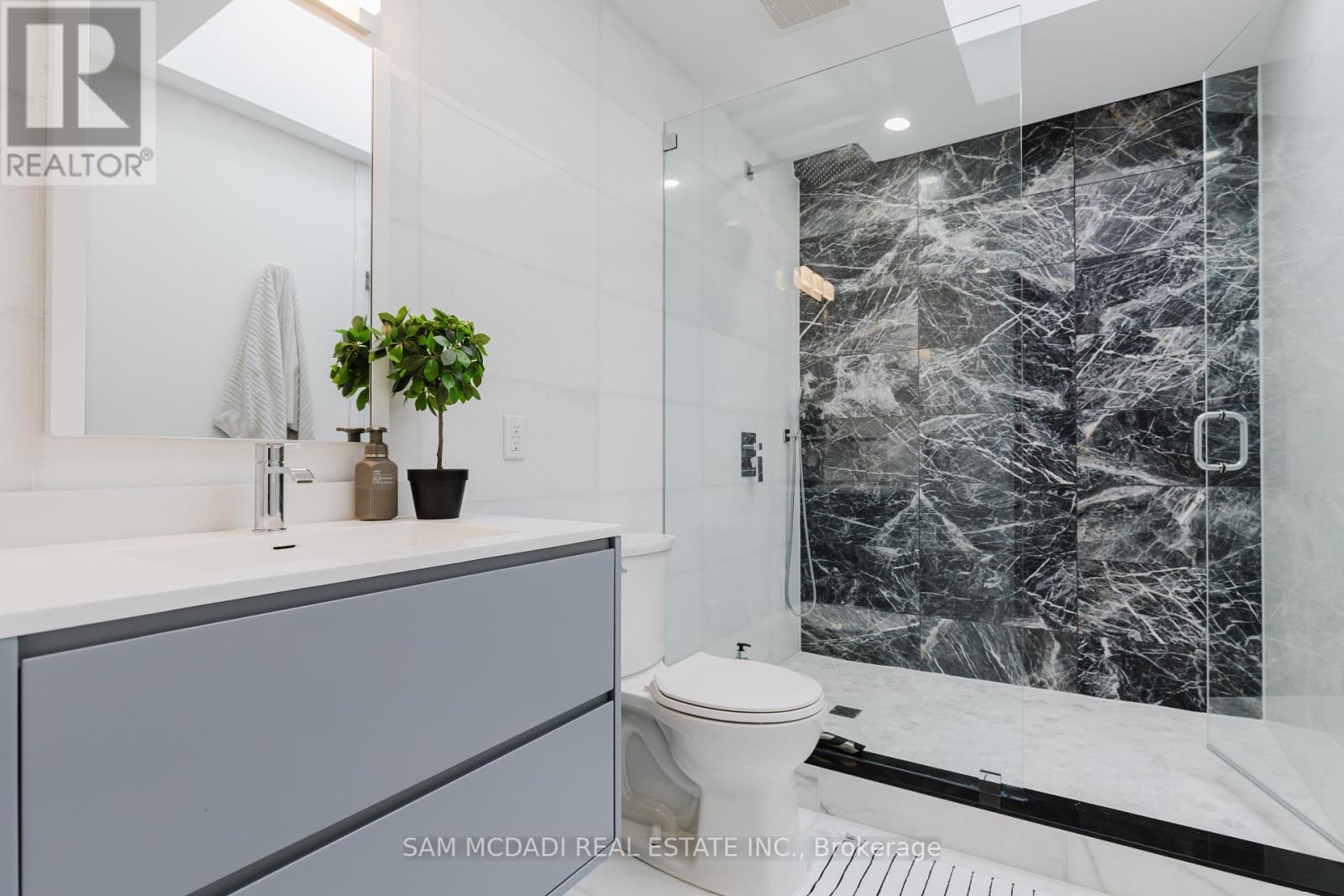 11a Maple Avenue N, Mississauga, Ontario  L5H 2R9 - Photo 35 - W12126851
