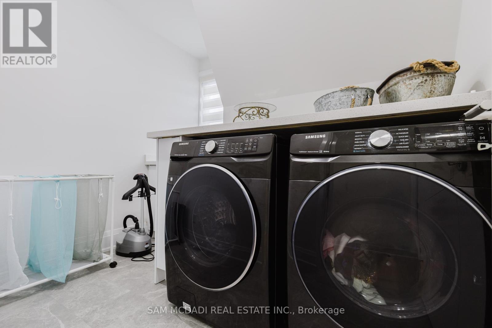 11a Maple Avenue N, Mississauga, Ontario  L5H 2R9 - Photo 36 - W12126851