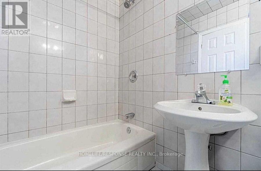 Lower - 25 Wilton Drive, Brampton, Ontario  L6W 2Z9 - Photo 11 - W12126858