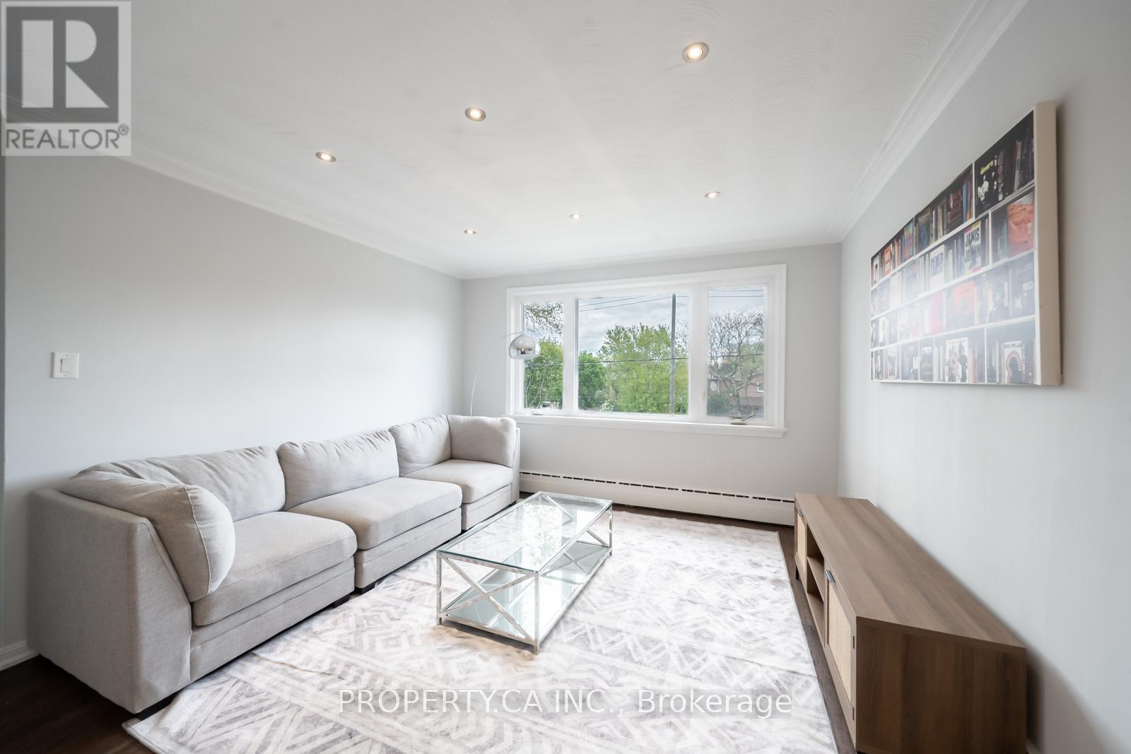 3 - 958 Jane Street, Toronto, Ontario  M6N 4C9 - Photo 3 - W12126872