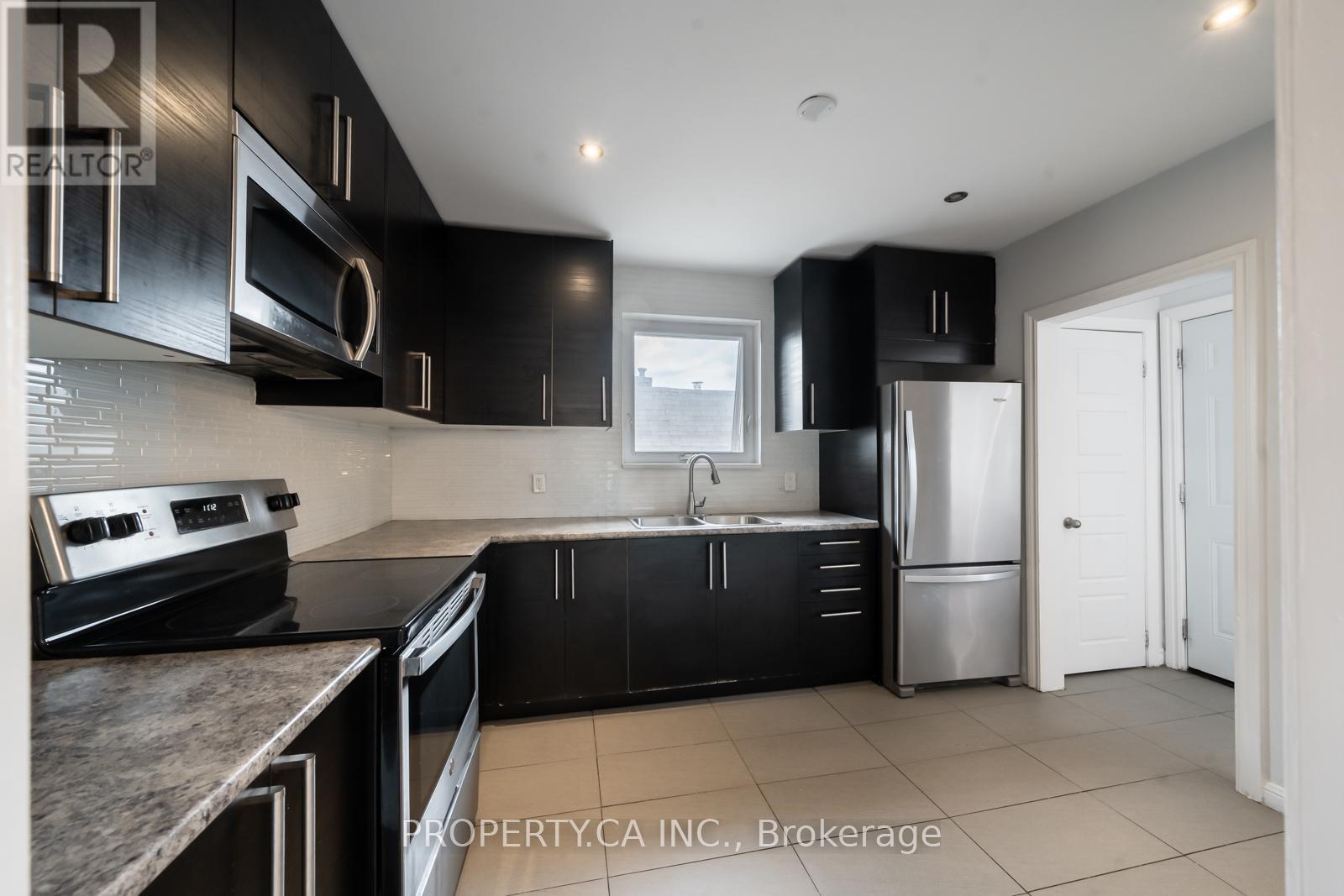 3 - 958 Jane Street, Toronto, Ontario  M6N 4C9 - Photo 8 - W12126872