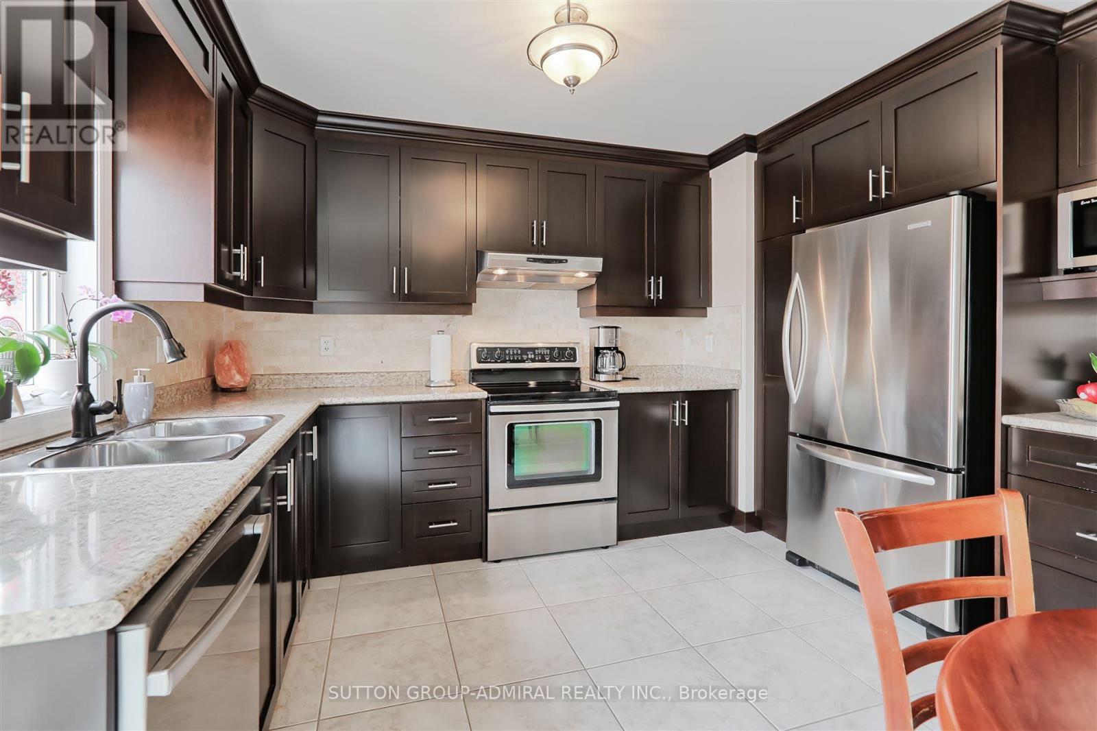 23a Yarrow Road, Toronto, Ontario  M6M 4E2 - Photo 10 - W12126911