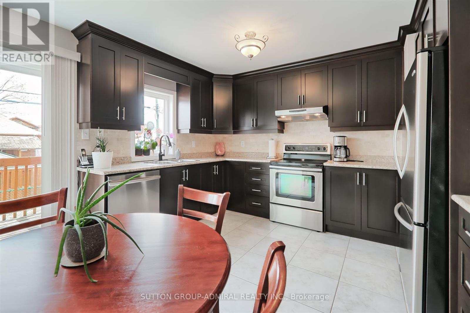 23a Yarrow Road, Toronto, Ontario  M6M 4E2 - Photo 9 - W12126911