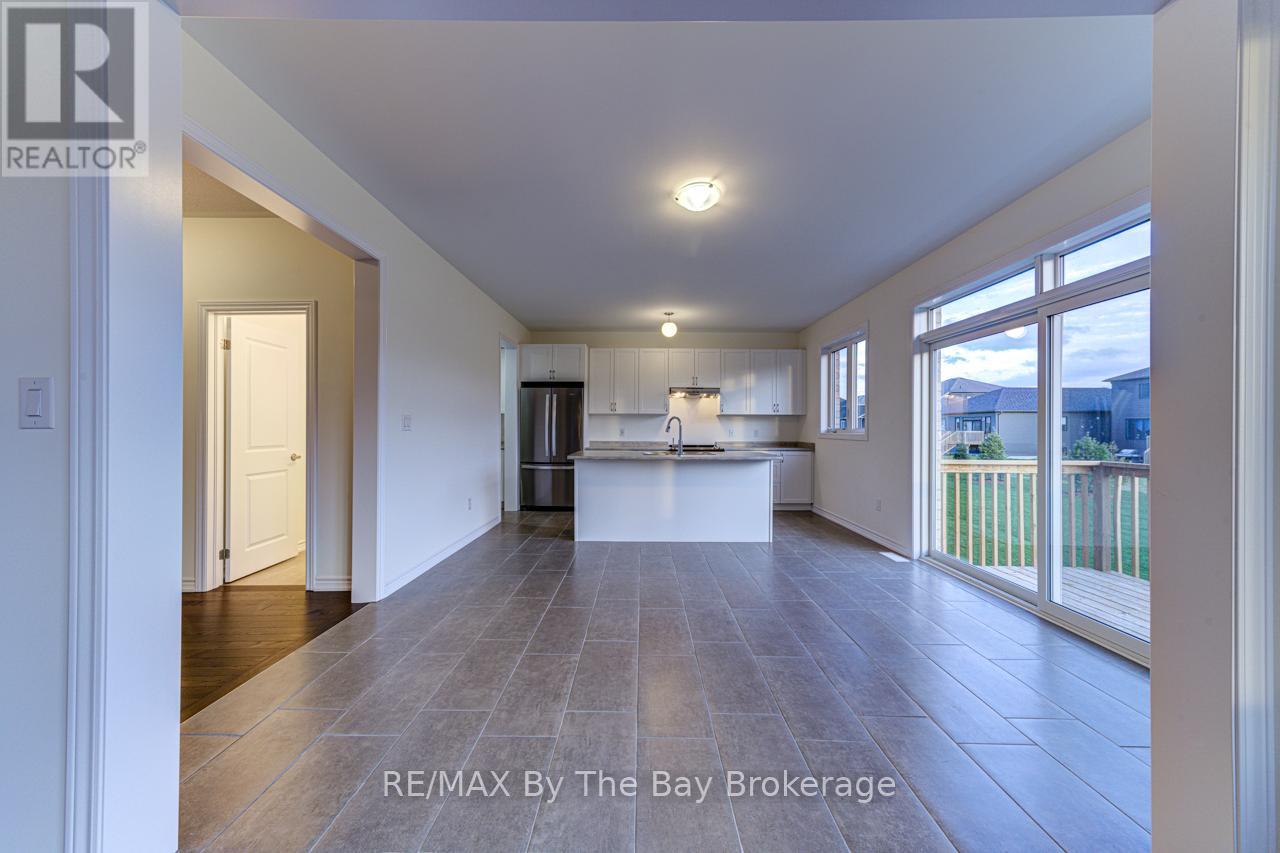 178 Mapleside Drive, Wasaga Beach, Ontario  L9Z 0L4 - Photo 10 - S12126937