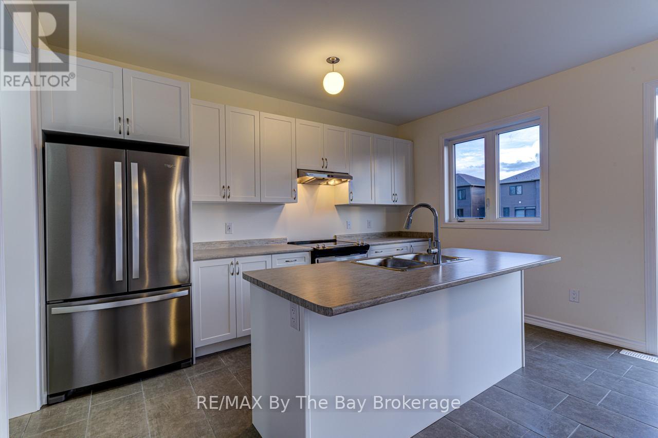 178 Mapleside Drive, Wasaga Beach, Ontario  L9Z 0L4 - Photo 12 - S12126937