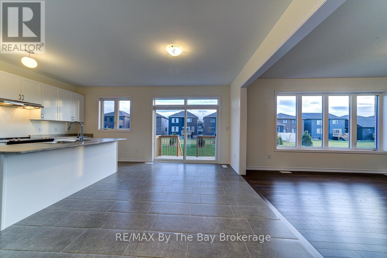 178 Mapleside Drive, Wasaga Beach, Ontario  L9Z 0L4 - Photo 7 - S12126937