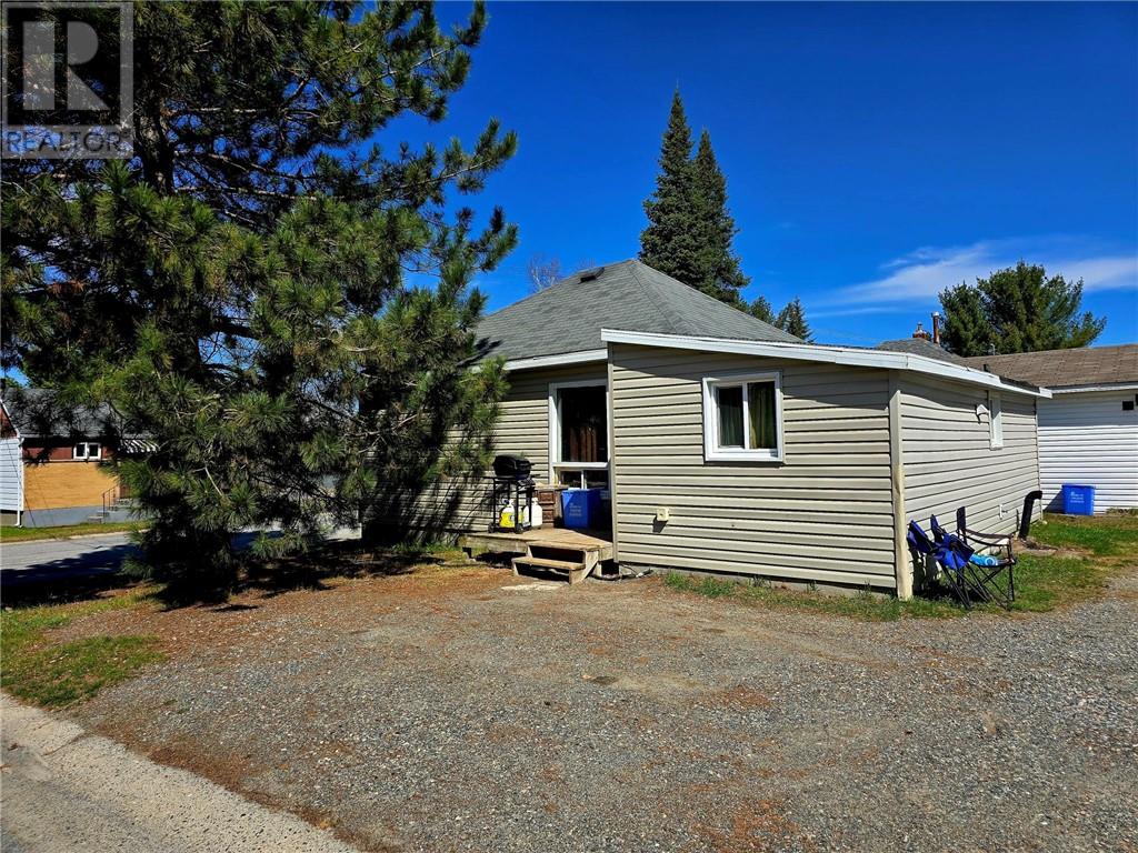 28 Mcdougall, Sudbury, Ontario  P3L 1A4 - Photo 3 - 2122077
