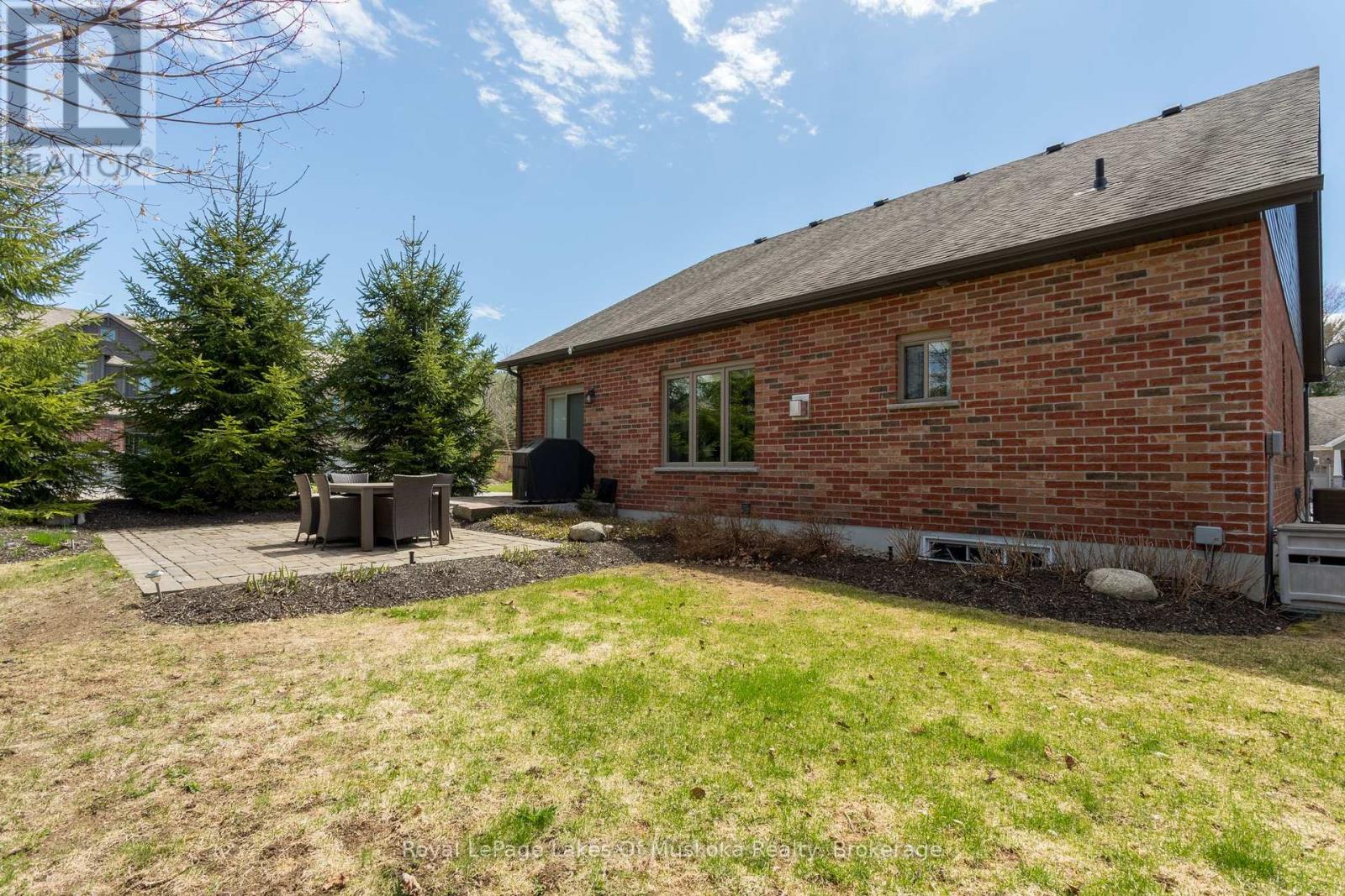 28 Prestwick Drive, Huntsville, Ontario  P1H 0C2 - Photo 6 - X12127088