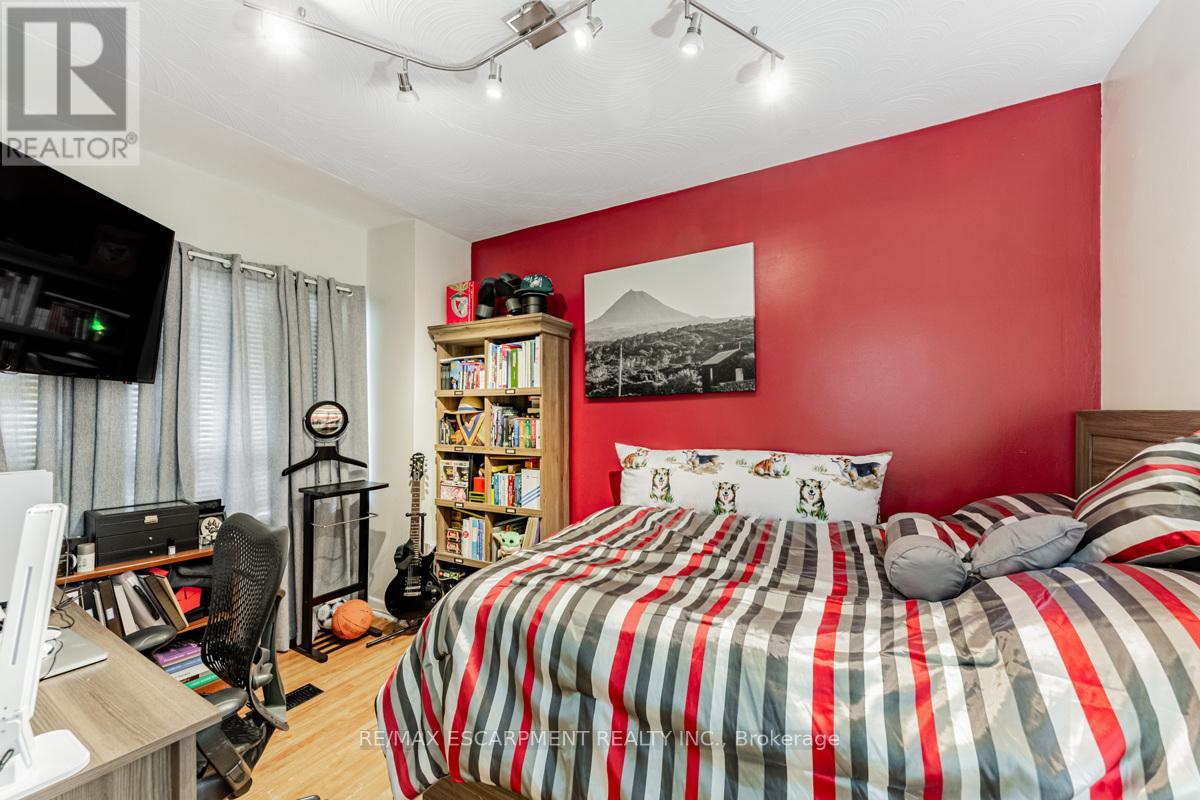 11 Alma Avenue, Toronto, Ontario  M6J 1N2 - Photo 9 - C12124542