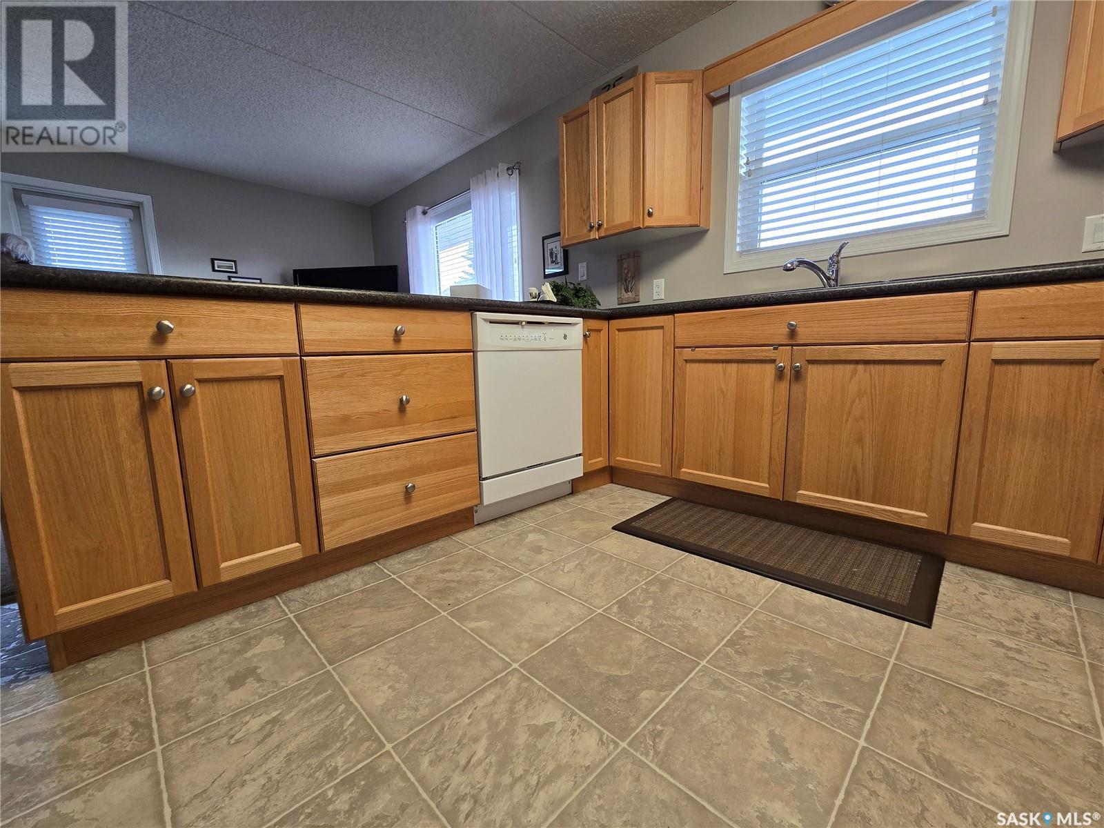 203 122 Government Road, Weyburn, Saskatchewan  S4H 0P1 - Photo 6 - SK004677