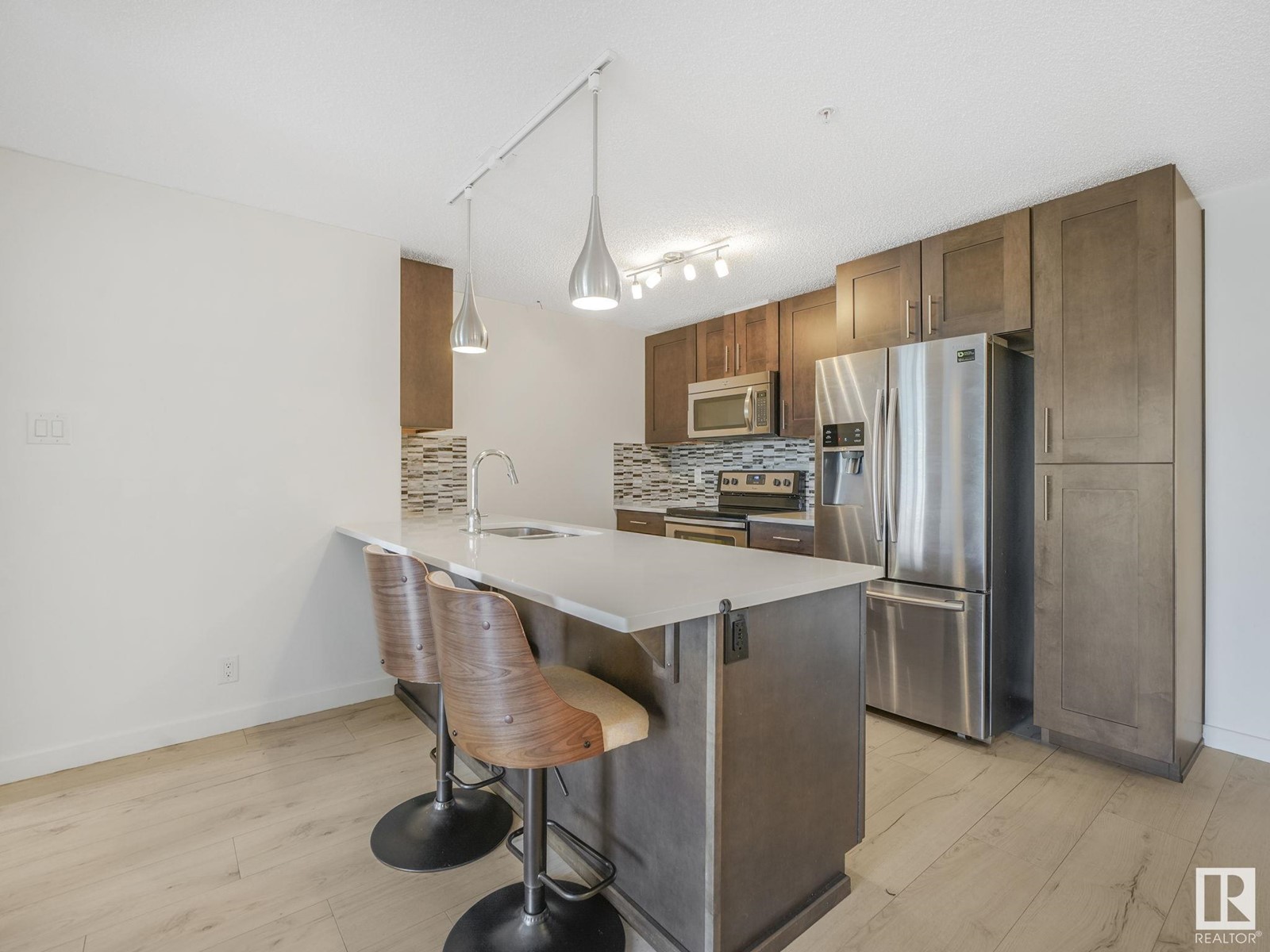 Property at #120 4008 SAVARYN DR SW image 3