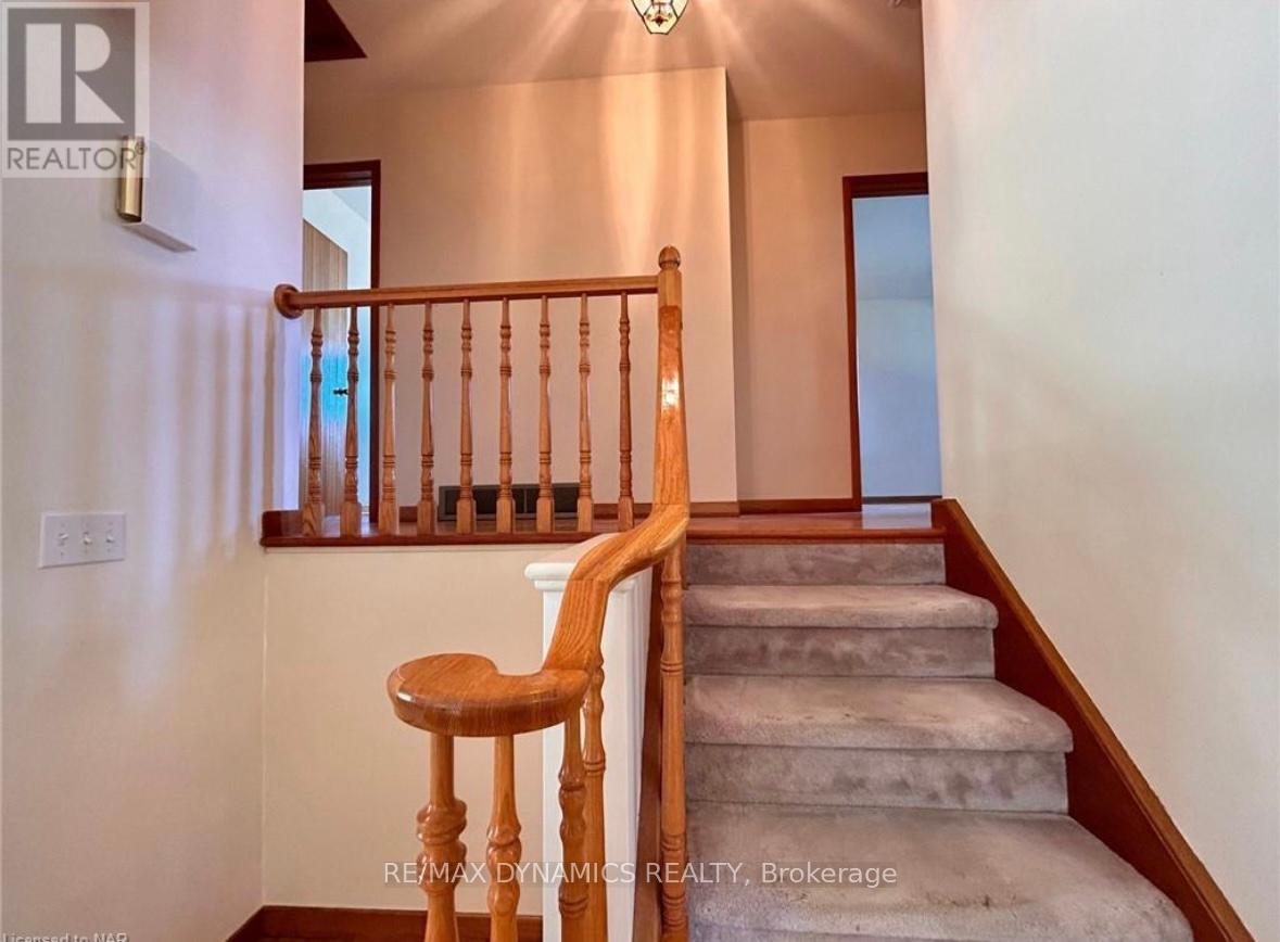 32 Mississauga Road, St. Catharines, Ontario  L2N 2K4 - Photo 5 - X12127162