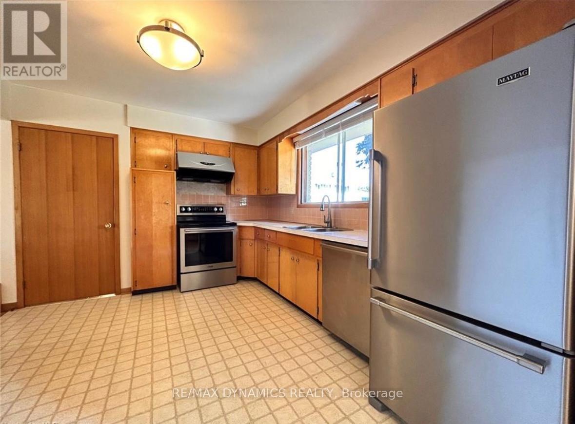 32 Mississauga Road, St. Catharines, Ontario  L2N 2K4 - Photo 9 - X12127162