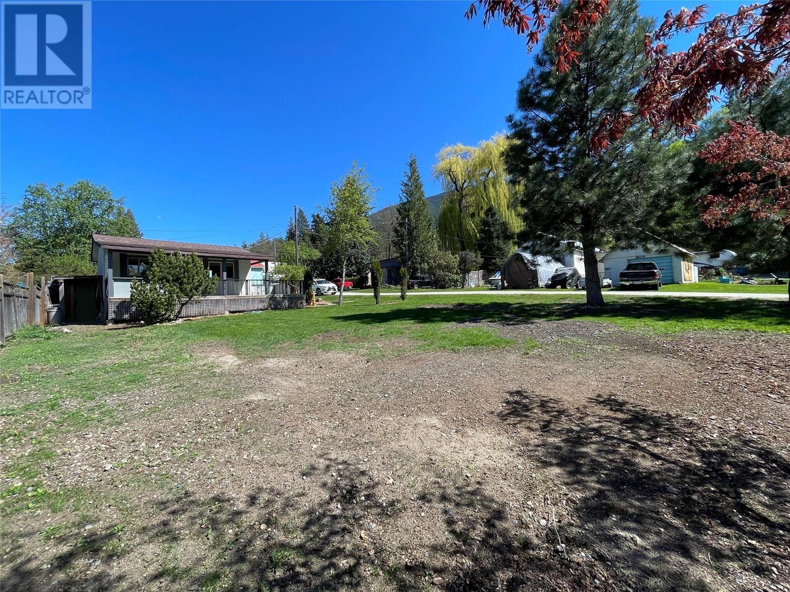7805 Woodside Avenue, Procter, British Columbia  V1L 0B8 - Photo 5 - 10346536