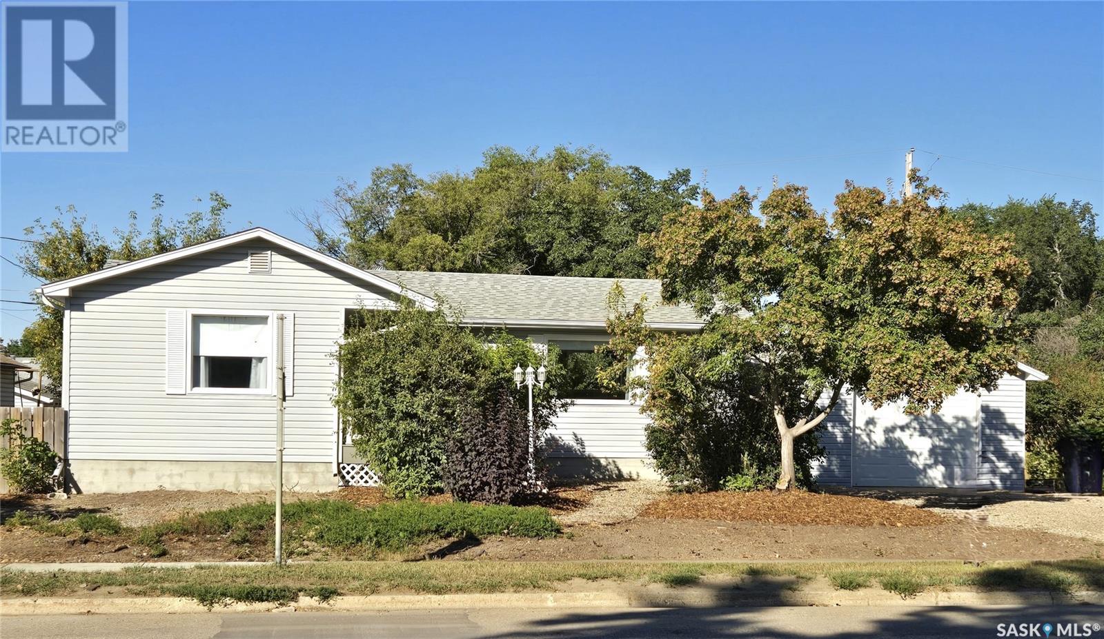 422 Mckenzie Street, Outlook, Saskatchewan  S0L 2N0 - Photo 1 - SK982716