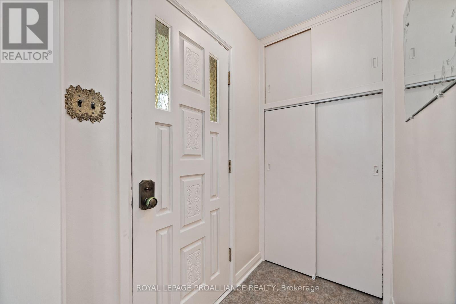 37 Fourth Avenue, Quinte West, Ontario  K8V 5N5 - Photo 7 - X12127288