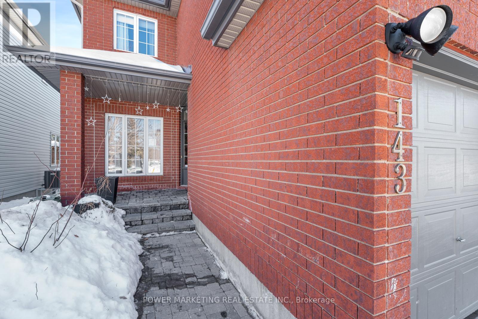 143 Borealis Crescent, Ottawa, Ontario  K1K 4T9 - Photo 3 - X12127170