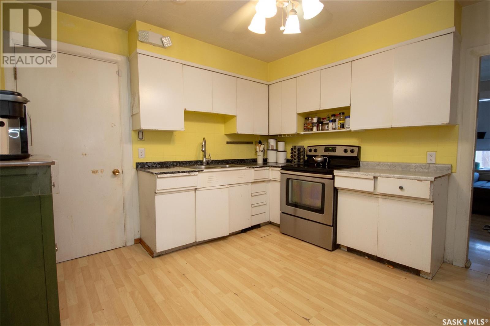 312 32nd Street, Battleford, Saskatchewan  S0M 0E0 - Photo 3 - SK996461