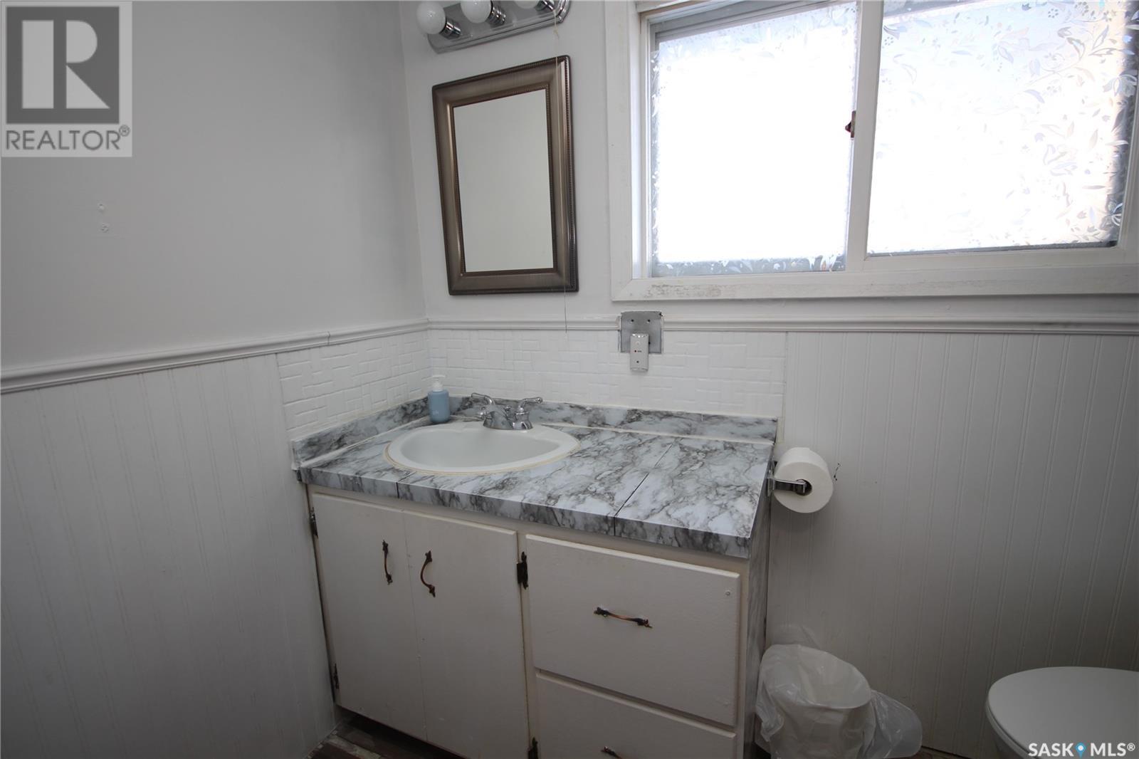 312 32nd Street, Battleford, Saskatchewan  S0M 0E0 - Photo 8 - SK996461
