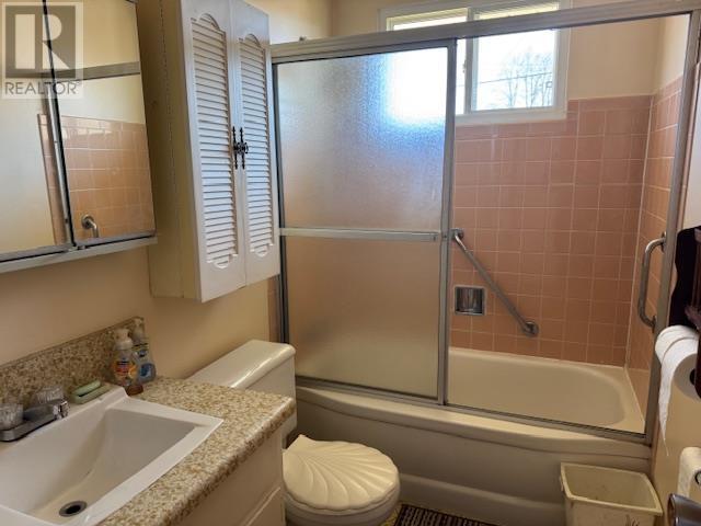 Property at 132 Hemlock Pl image 5