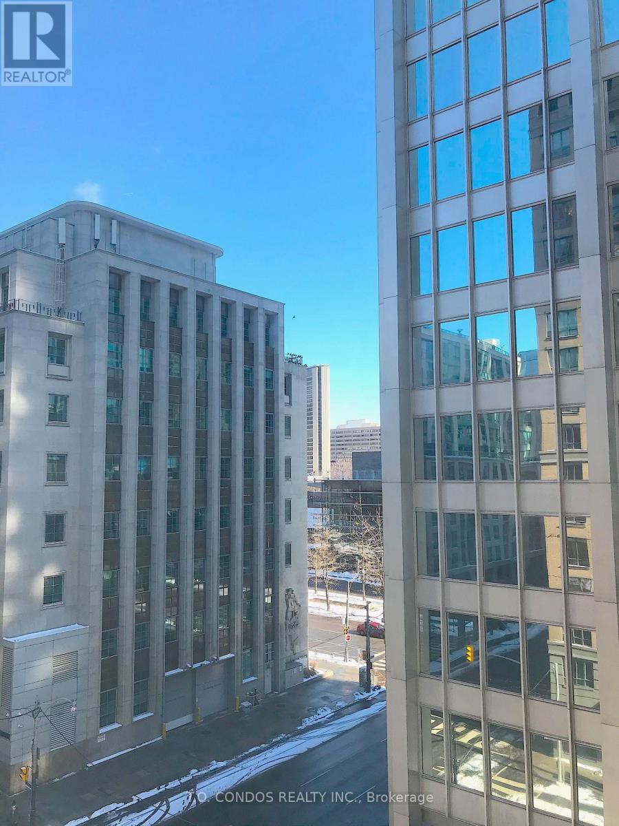 710 - 140 SIMCOE STREET, Toronto, Ontario