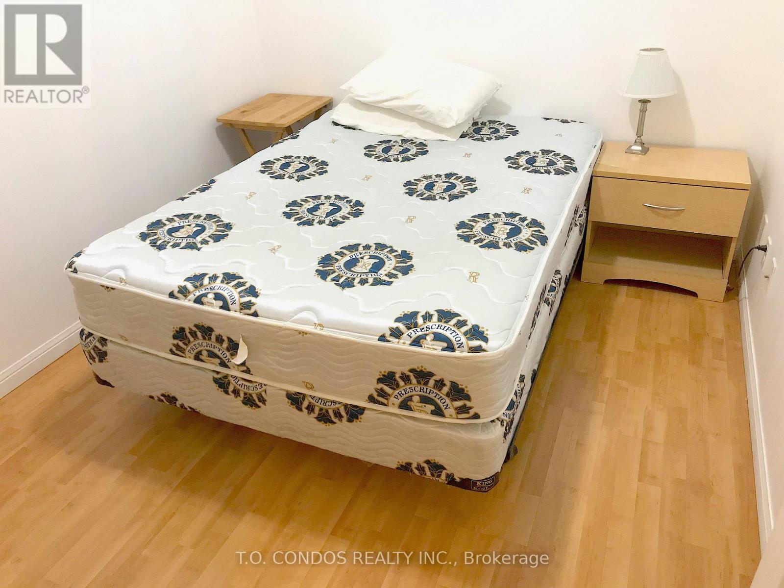 710 - 140 Simcoe Street, Toronto, Ontario  M5H 4E9 - Photo 5 - C12126956