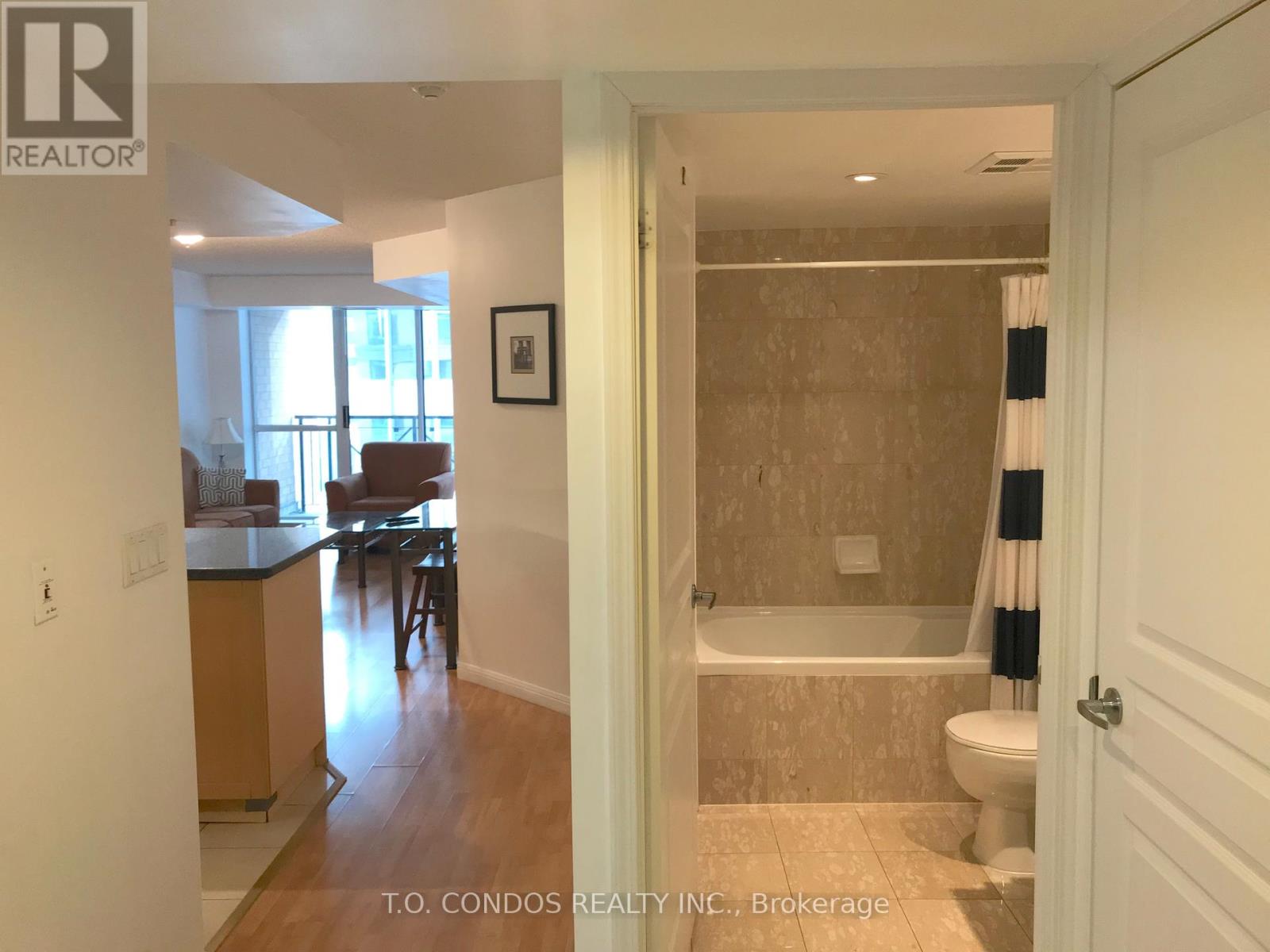 710 - 140 Simcoe Street, Toronto, Ontario  M5H 4E9 - Photo 9 - C12126956