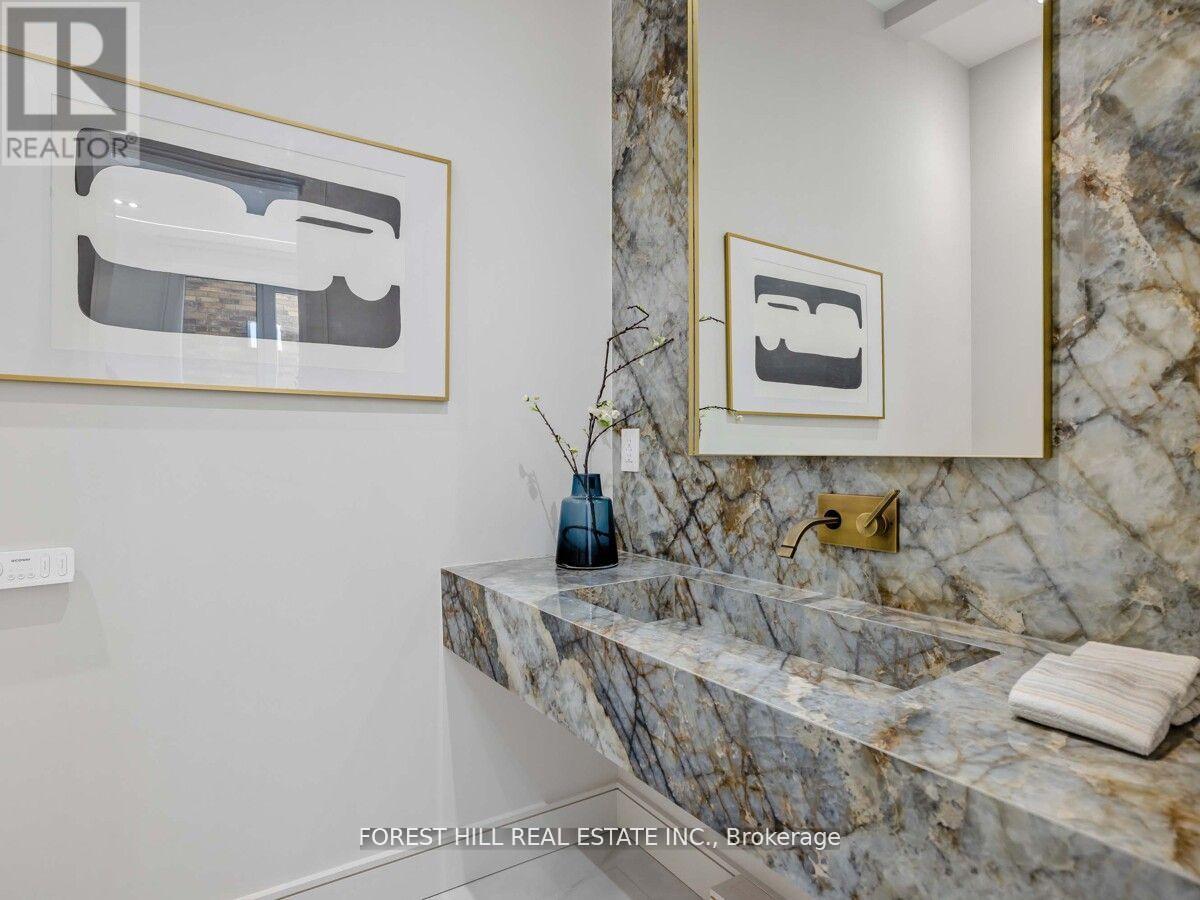 151 Dewbourne Avenue, Toronto (Humewood-Cedarvale), Ontario  M6C 1Z1 - Photo 12 - C12127024