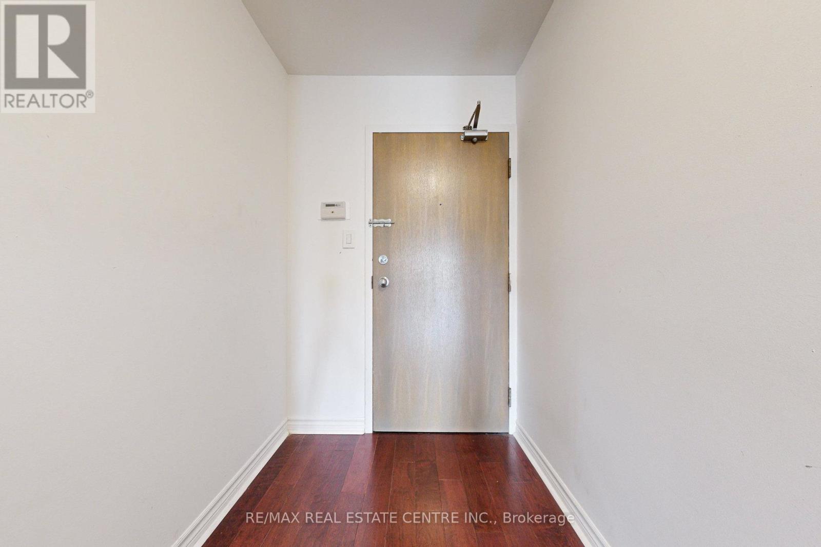 601 - 1001 Bay Street, Toronto, Ontario  M5S 3A6 - Photo 2 - C12127080