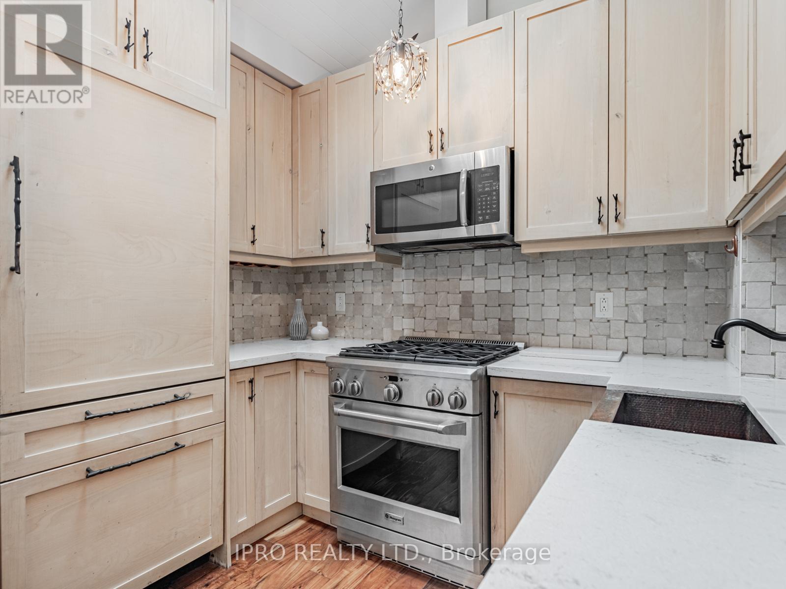 111 Chisholm Avenue, Toronto (Woodbine-Lumsden), Ontario  M4C 4V6 - Photo 10 - E12126988