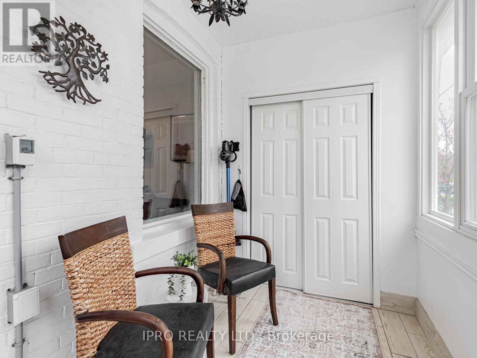111 Chisholm Avenue, Toronto (Woodbine-Lumsden), Ontario  M4C 4V6 - Photo 2 - E12126988
