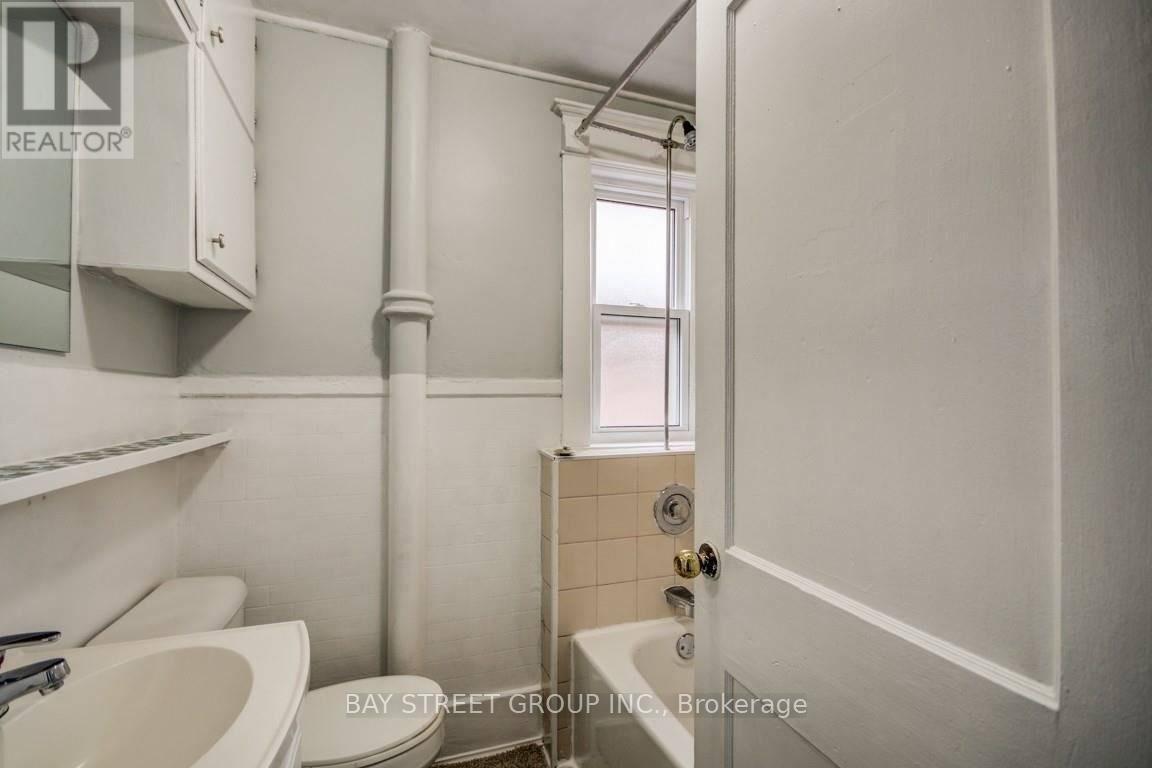 125 Agnes Street, Oshawa, Ontario  L1G 1V3 - Photo 11 - E12127002